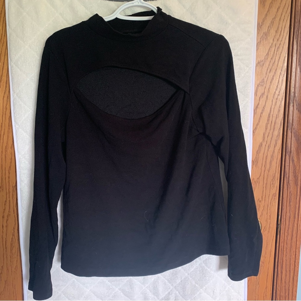 Reitmans oval cut out long sleeve - black; size large
